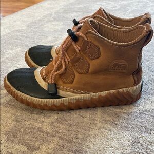 Classic Sorel Kids Brown and Black Boots size 1